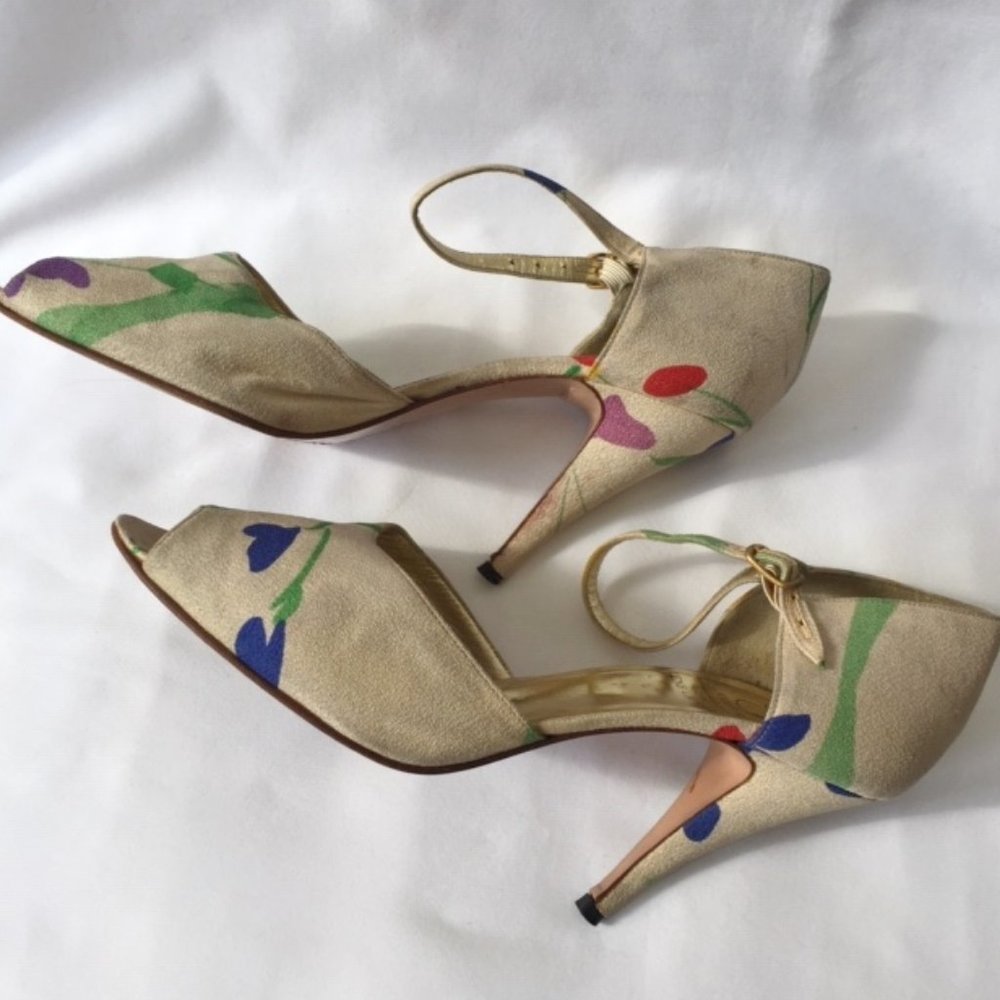 Vintage Valentino Garavani Couture Flower Heels - Picture 4 of 14